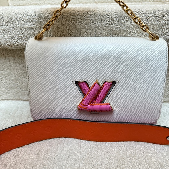 Louis Vuitton Twist MM Bag in white EPI Leather with Pink & Orange Accents - Picture 3 of 16